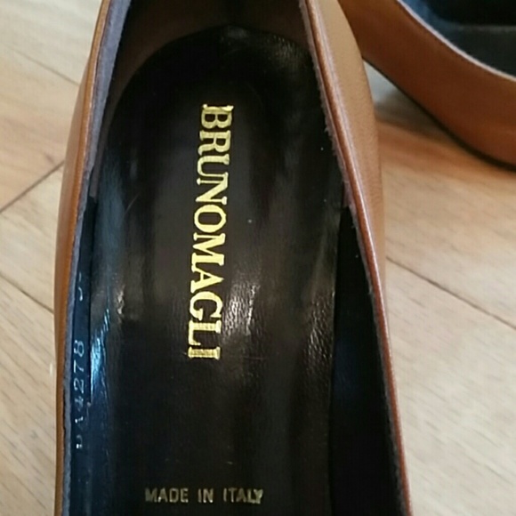 BrunoMagli Italian Brown Pointed Heels - Picture 2 of 4